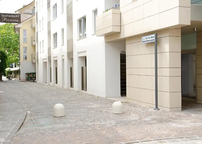 Cooper L Ca De Bezzi *